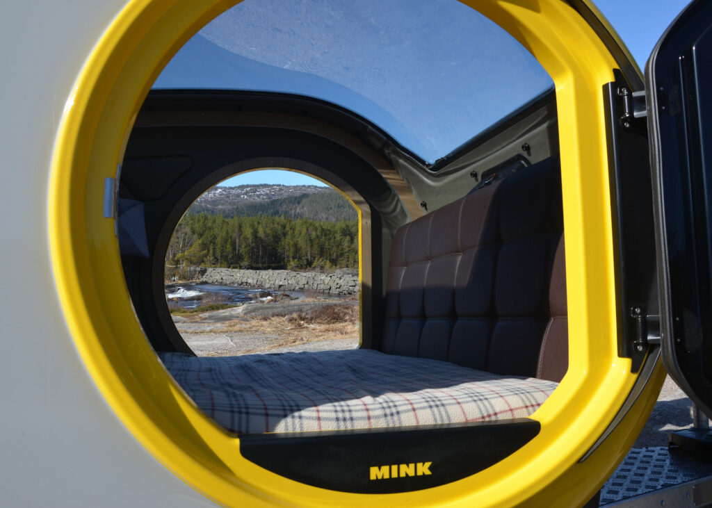 Mink-s-camper med panorama tag vindue